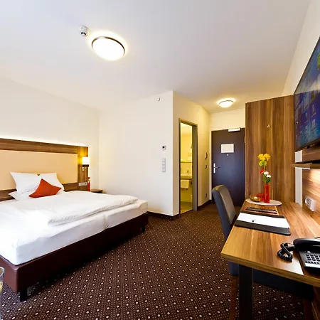 מלון Wohlfuehl-hotel Neu 4*